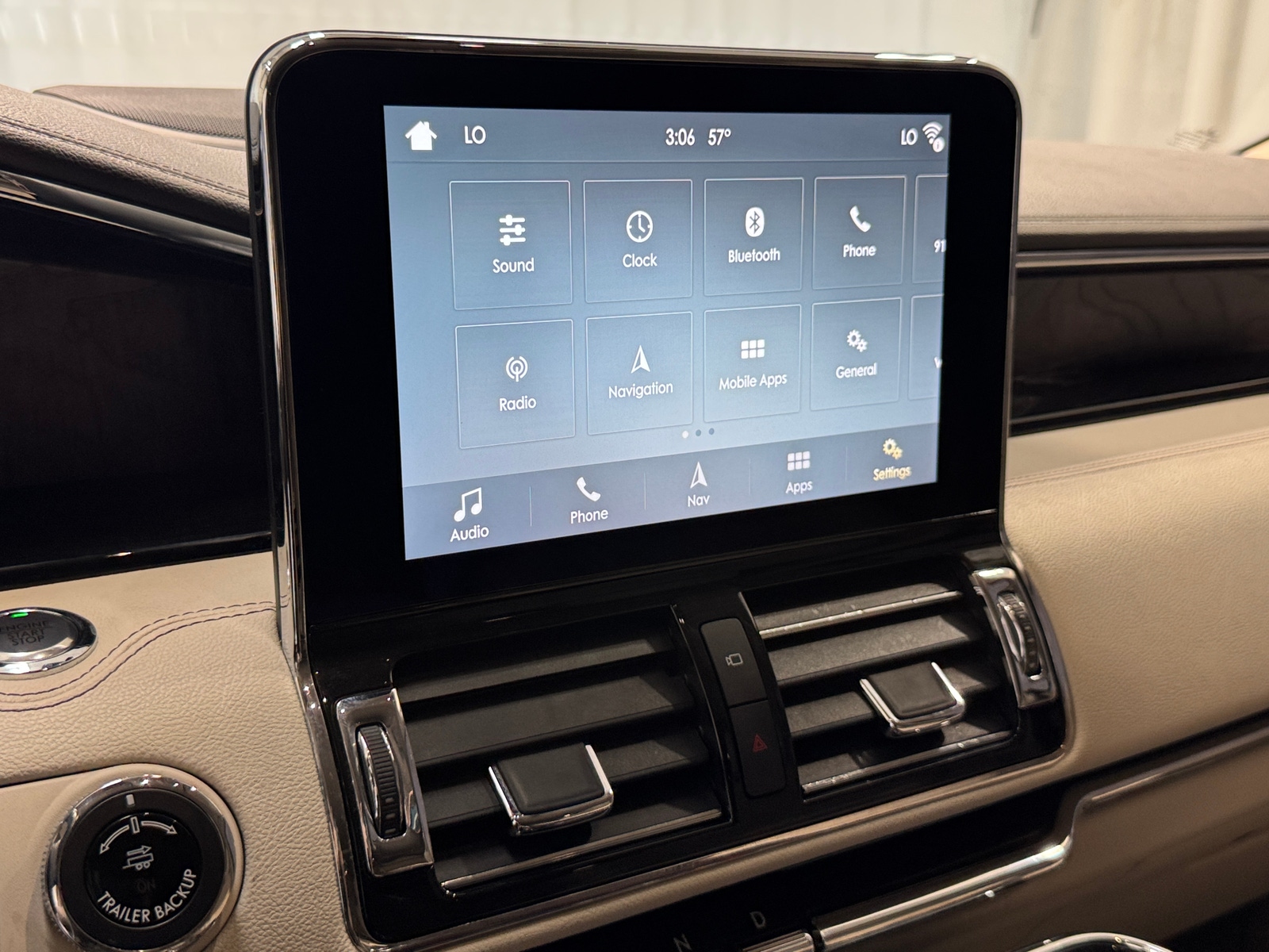 Thumbnail: 2018 Lincoln Navigator L - 3