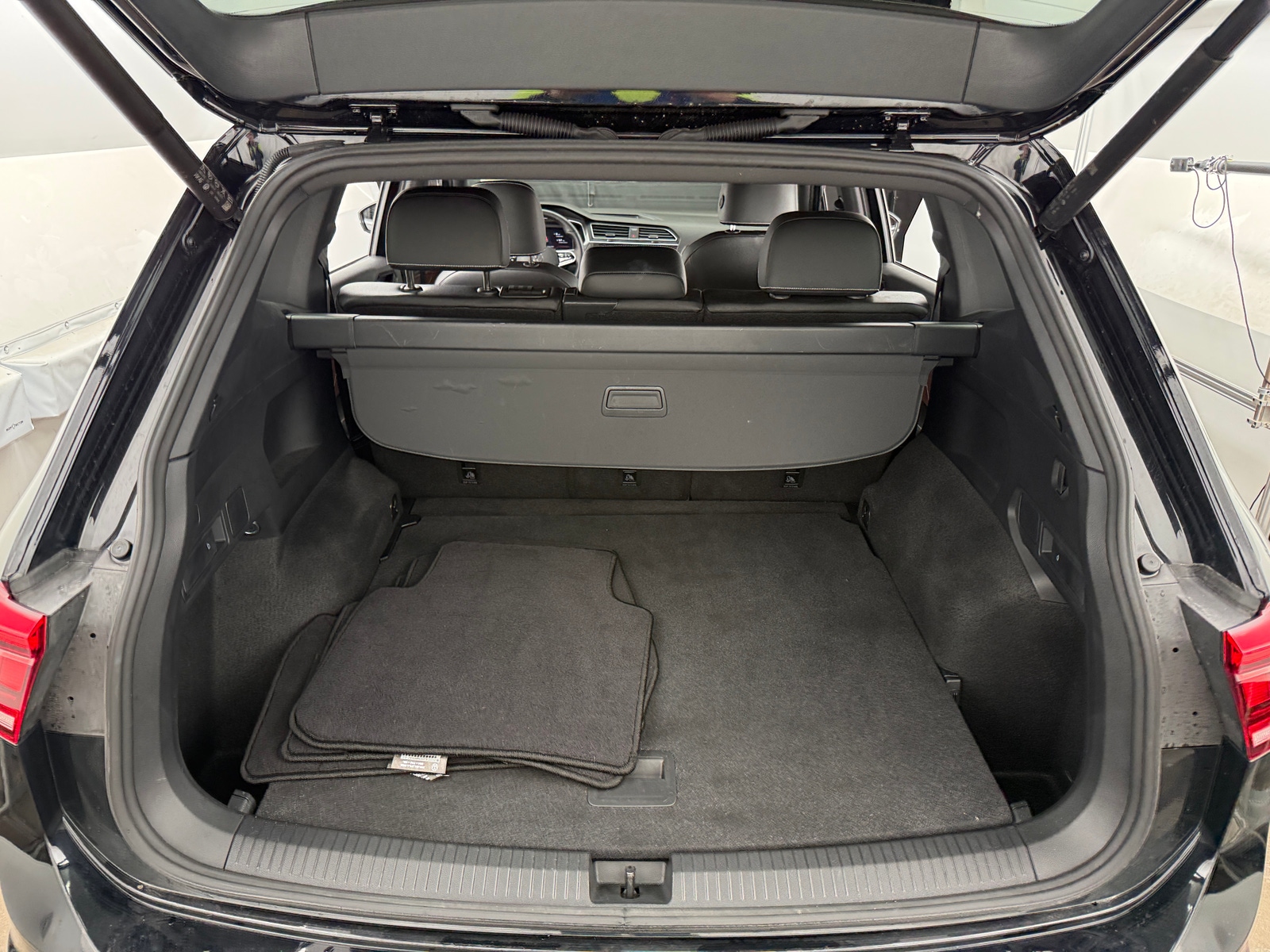 Thumbnail: 2024 Volkswagen Tiguan - 6