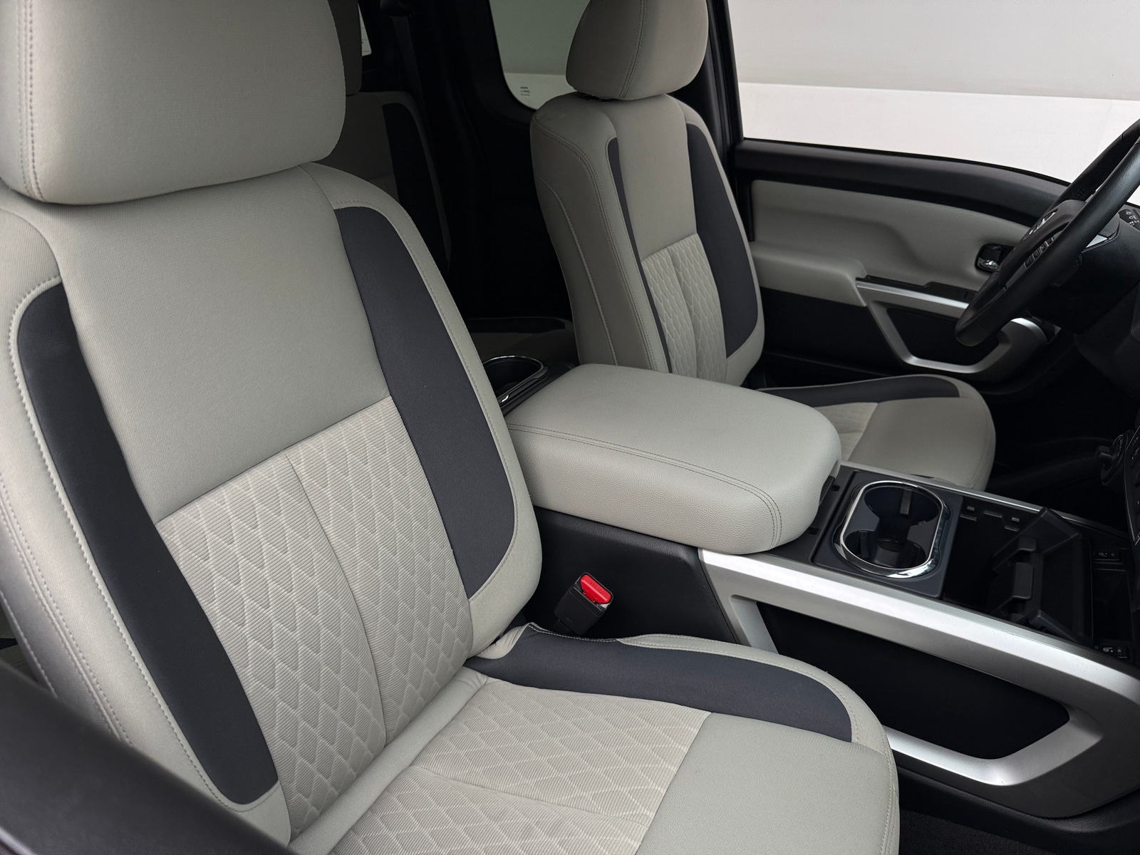 Thumbnail: 2022 Nissan Titan - 2