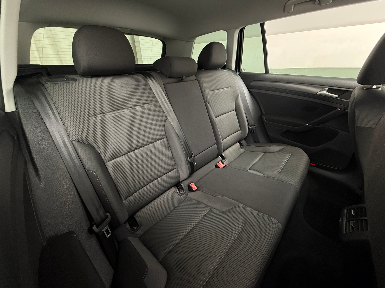 Thumbnail: 2019 Volkswagen e-Golf - 6