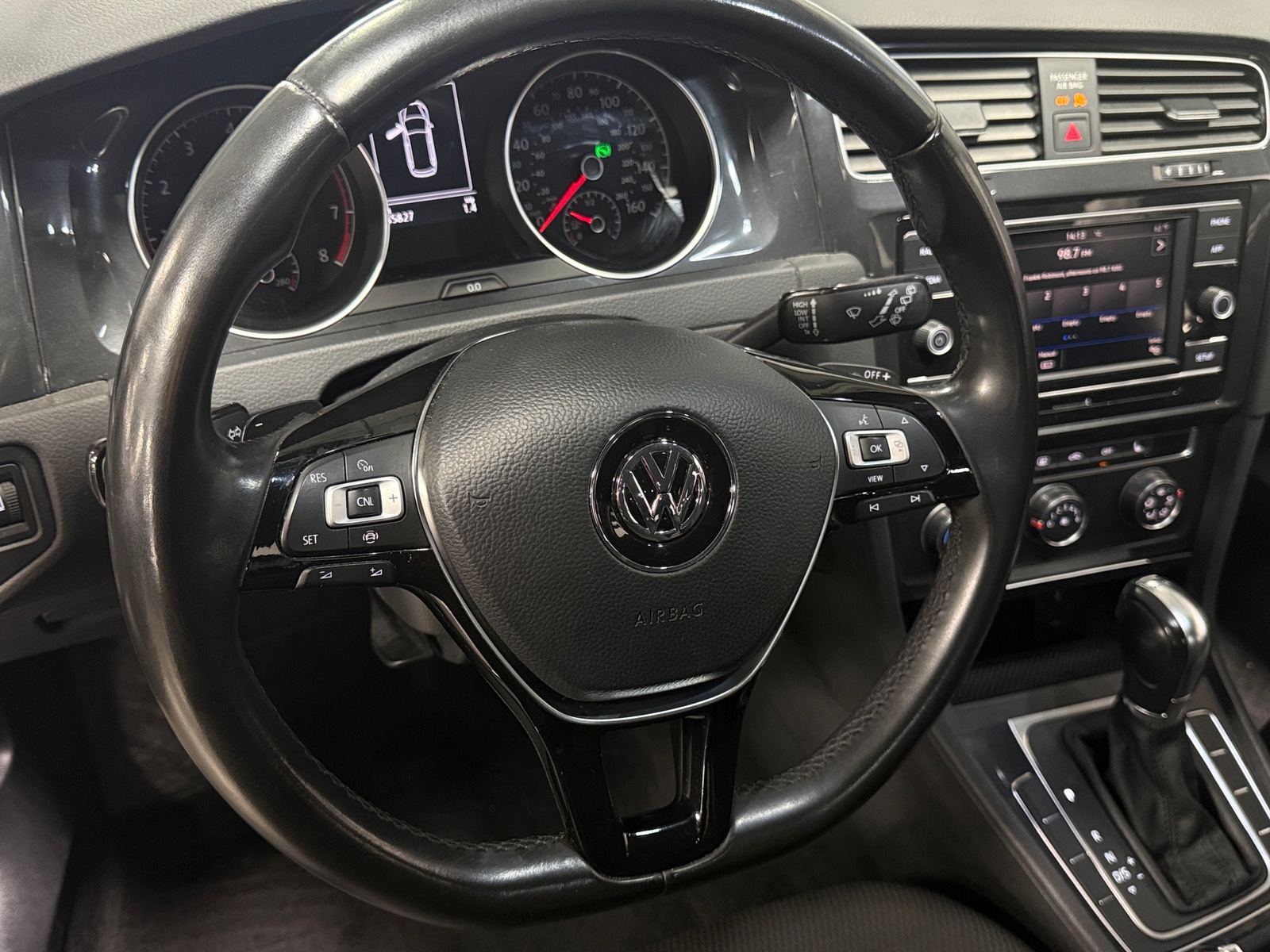 Thumbnail: 2019 Volkswagen e-Golf - 5