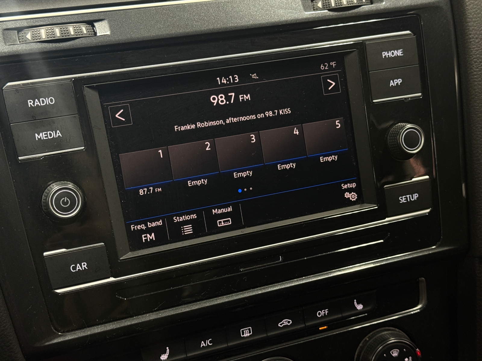 Thumbnail: 2019 Volkswagen e-Golf - 4