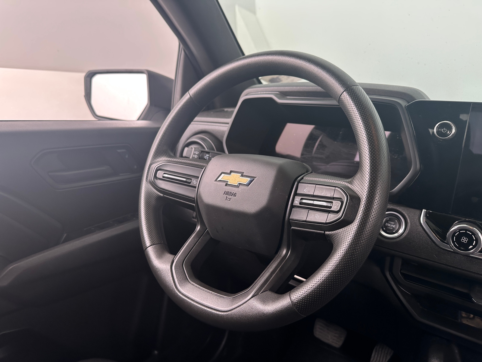 Thumbnail: 2024 Chevrolet Colorado - 5