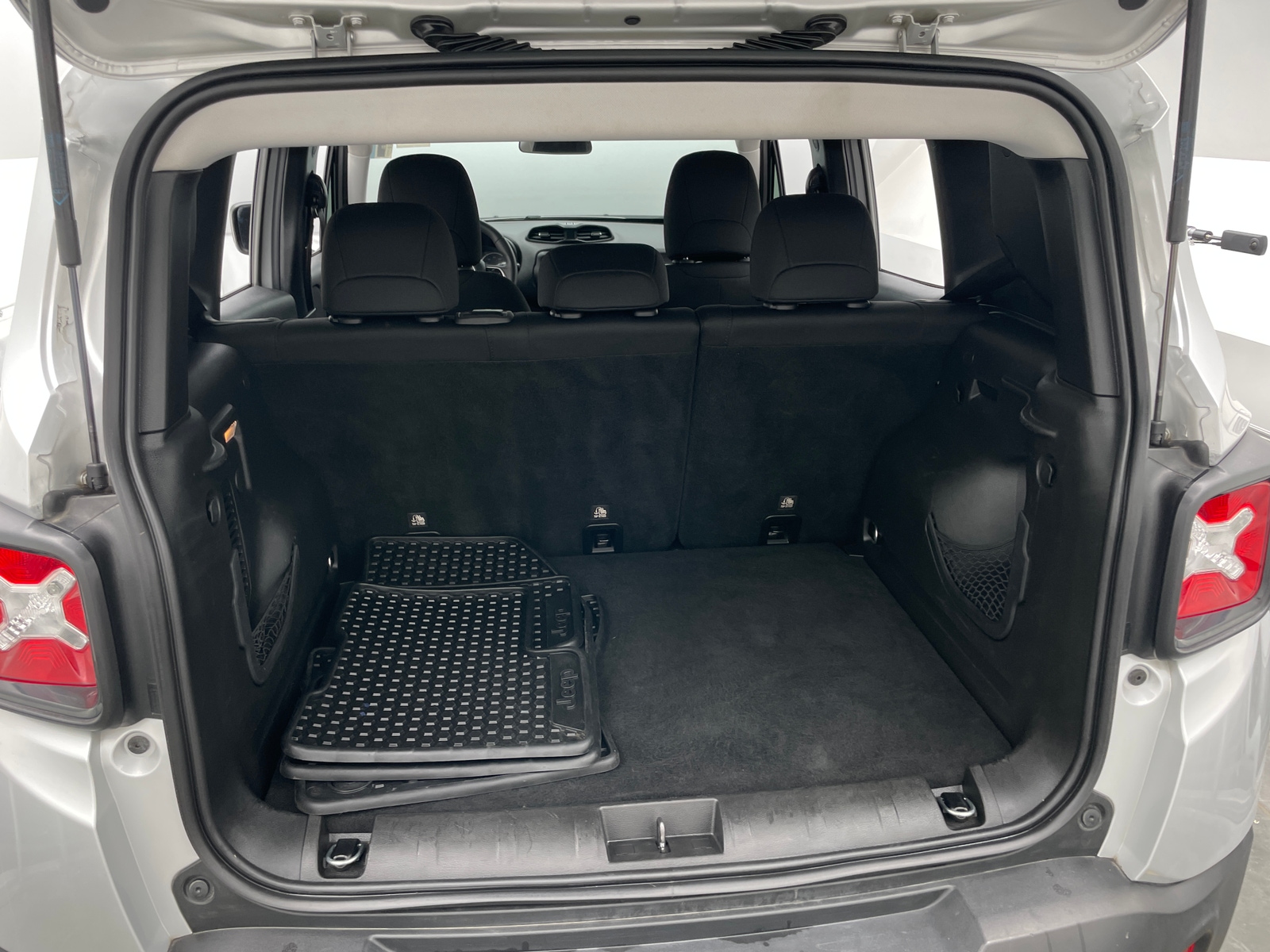 Thumbnail: 2019 Jeep Renegade - 7