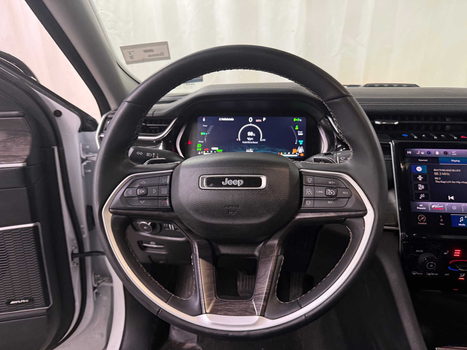 Thumbnail: 2022 Jeep Grand Cherokee - 4