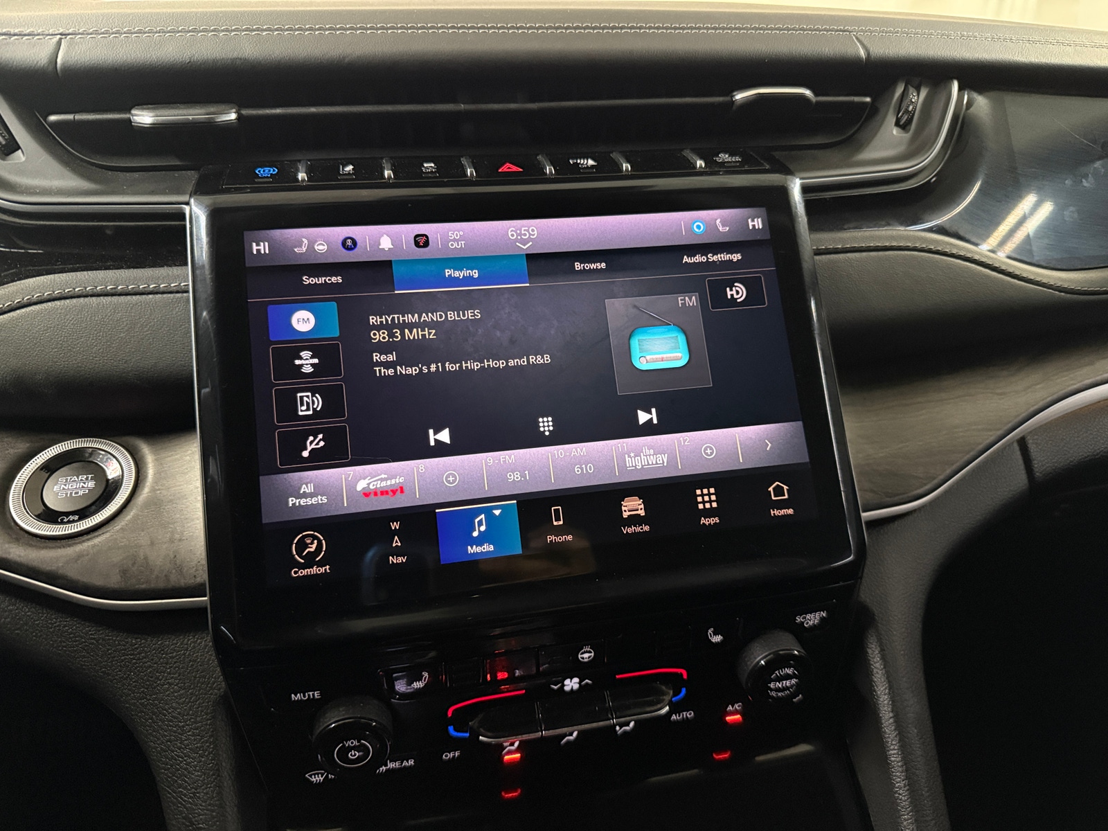 Thumbnail: 2022 Jeep Grand Cherokee - 3