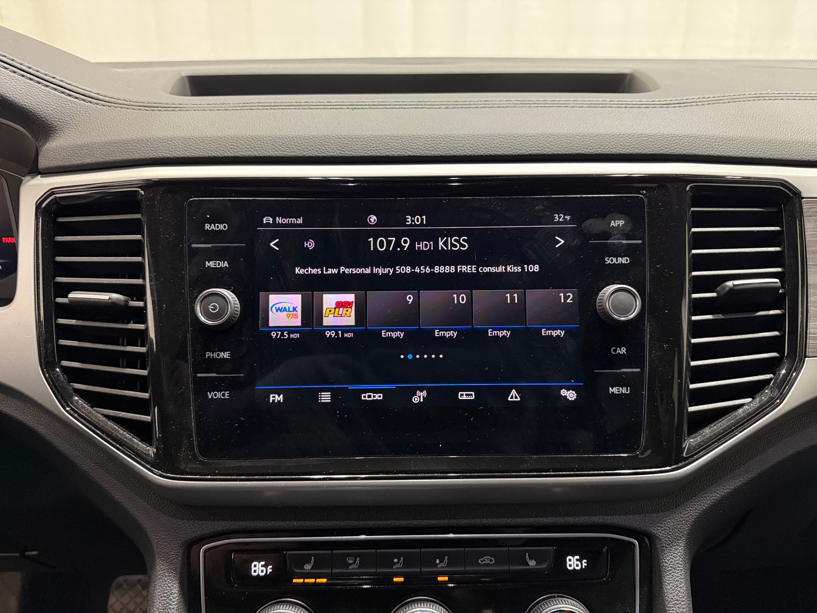 Thumbnail: 2022 Volkswagen Atlas - 3