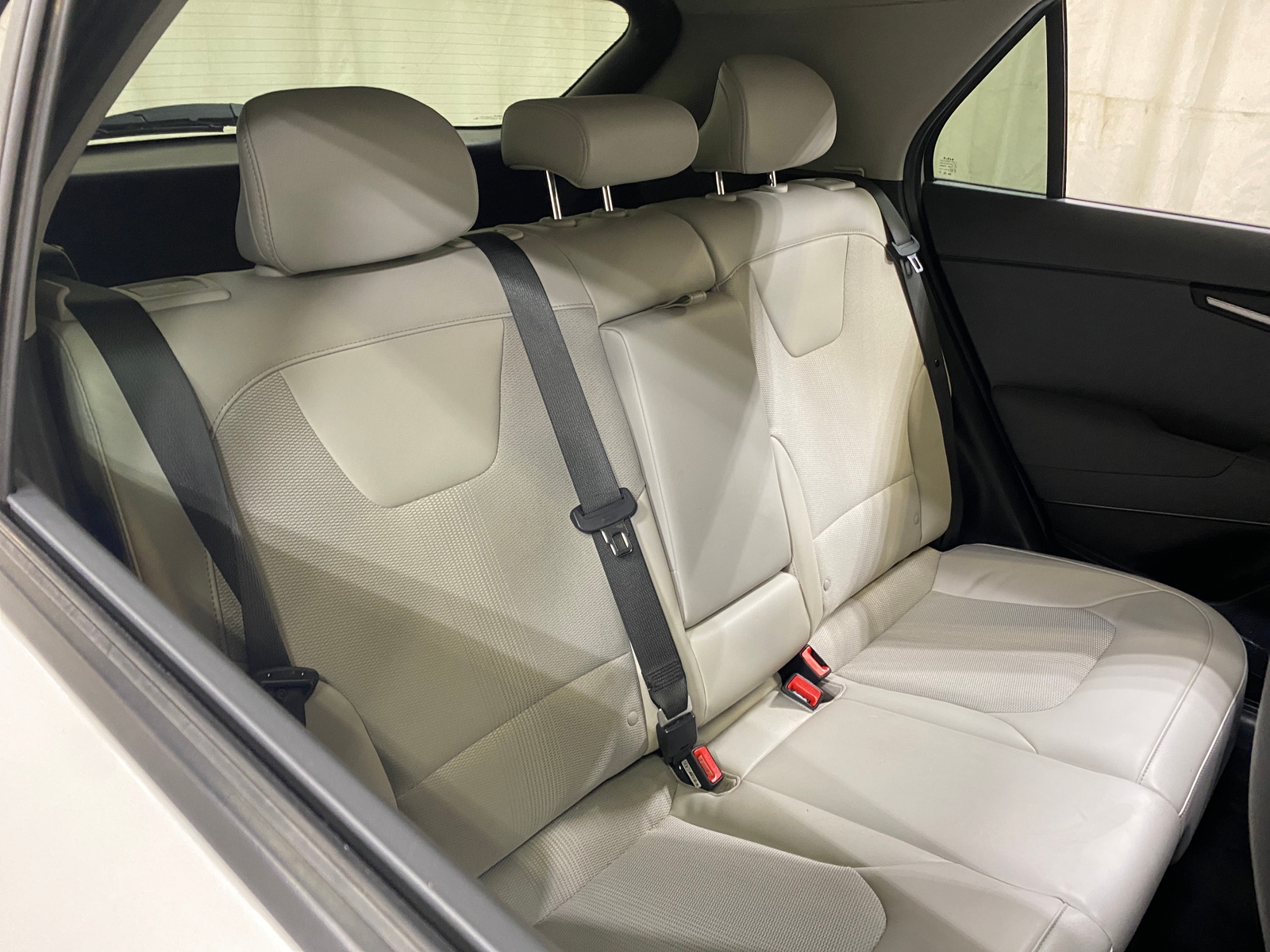 Thumbnail: 2023 Kia Niro - 5