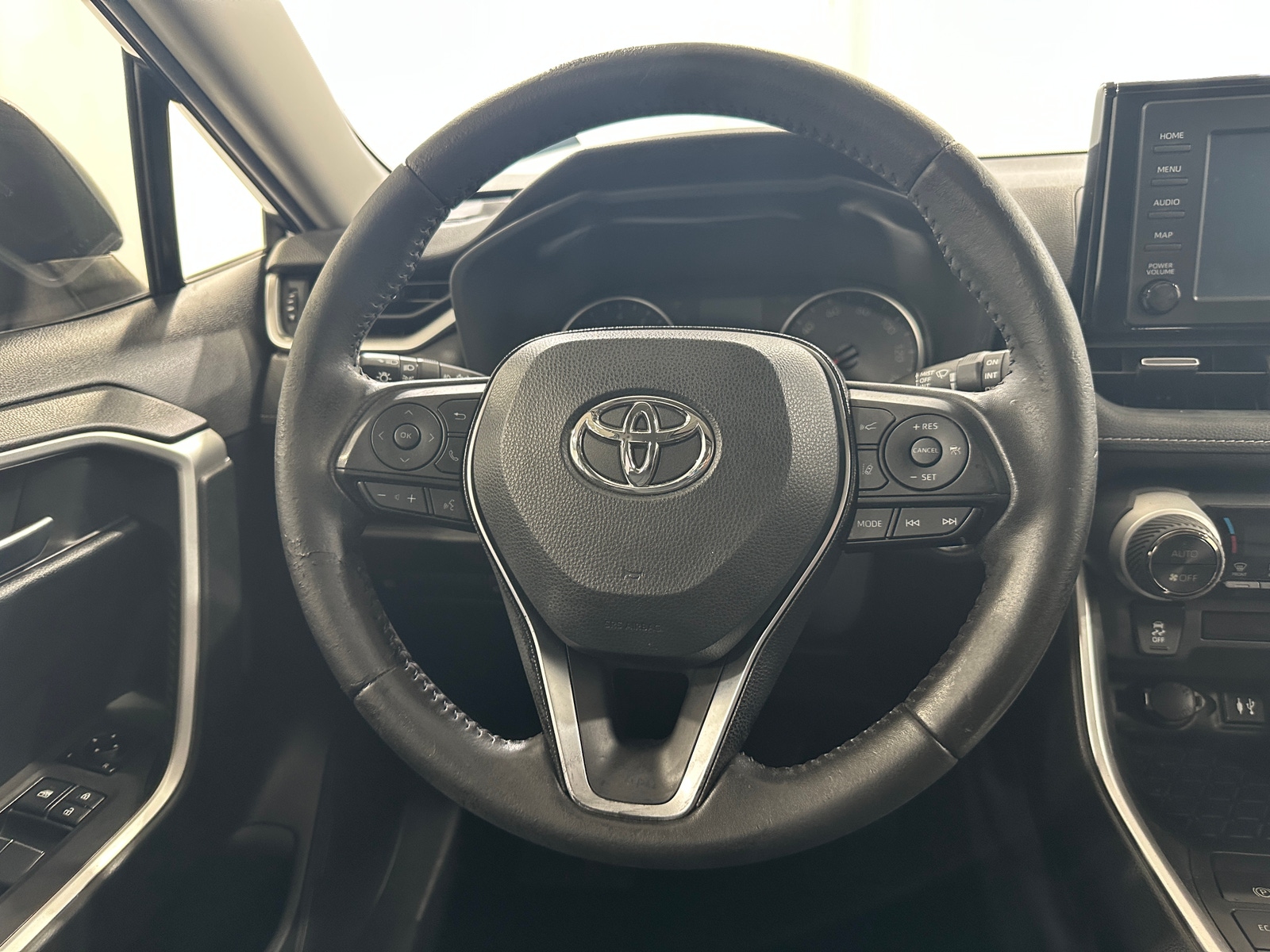 Thumbnail: 2019 Toyota RAV4 - 4