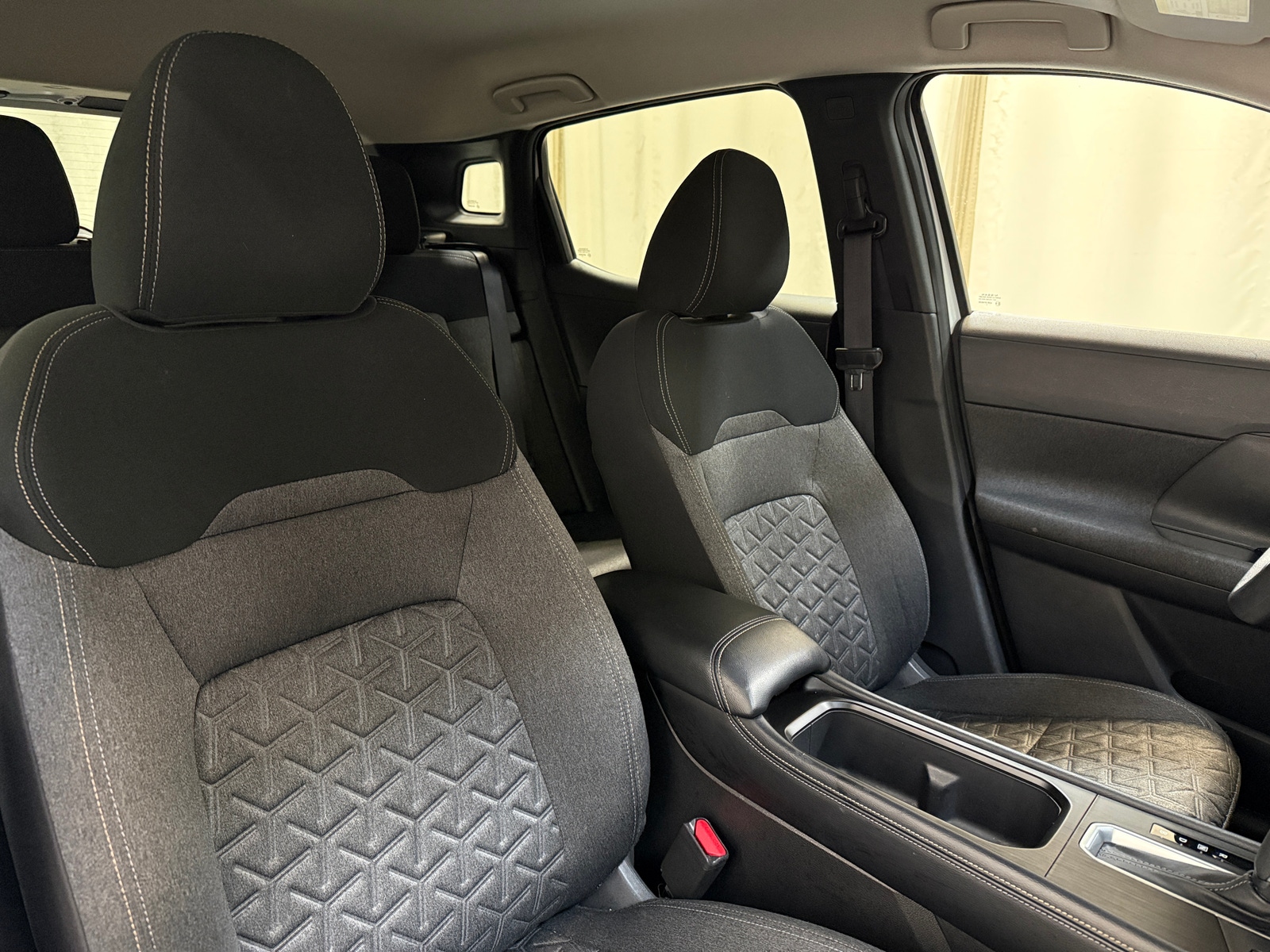 Thumbnail: 2025 Nissan Kicks - 2