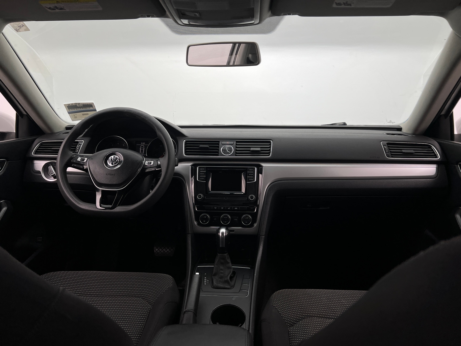 Thumbnail: 2016 Volkswagen Passat - 3