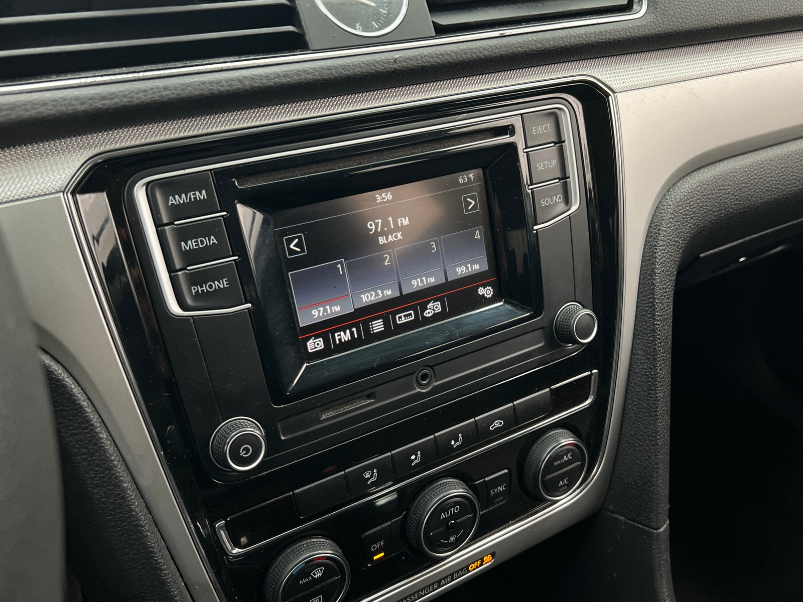 Thumbnail: 2016 Volkswagen Passat - 4