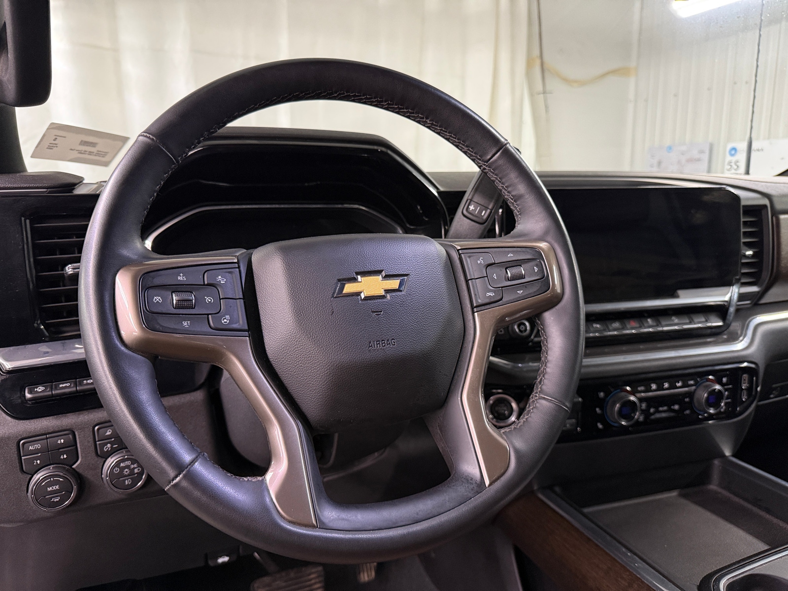 Thumbnail: 2024 Chevrolet Silverado 3500 - 4