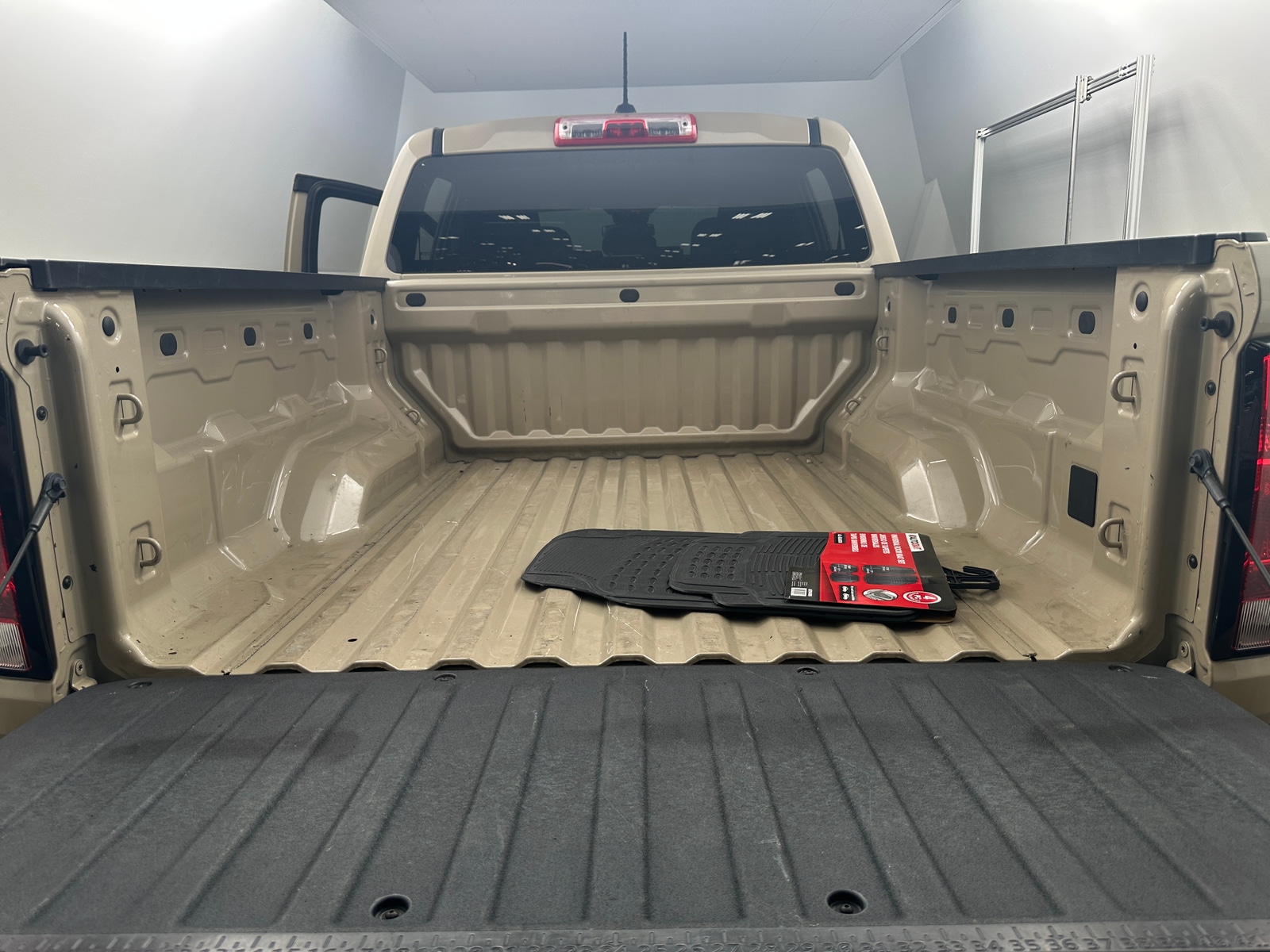 Thumbnail: 2023 Chevrolet Colorado - 7