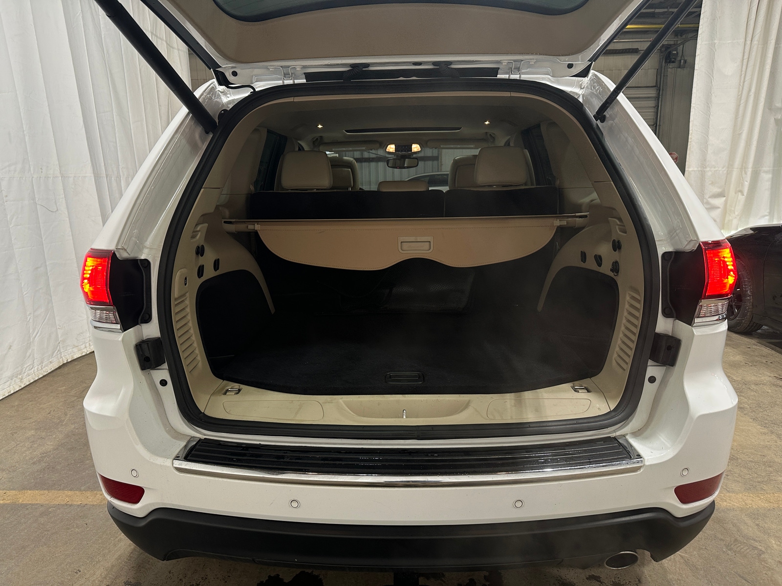 Thumbnail: 2021 Jeep Grand Cherokee - 6