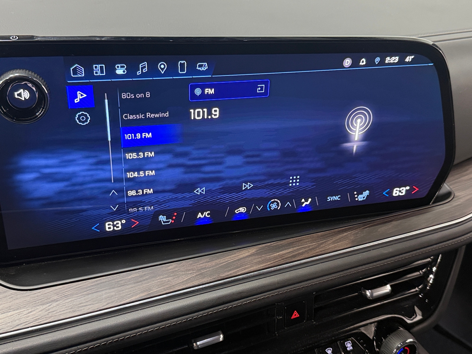 Thumbnail: 2025 Chevrolet Tahoe - 3