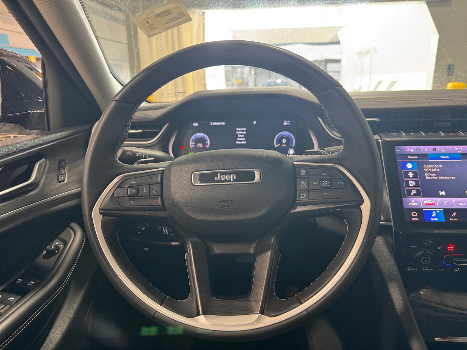 Thumbnail: 2023 Jeep Grand Cherokee L - 4