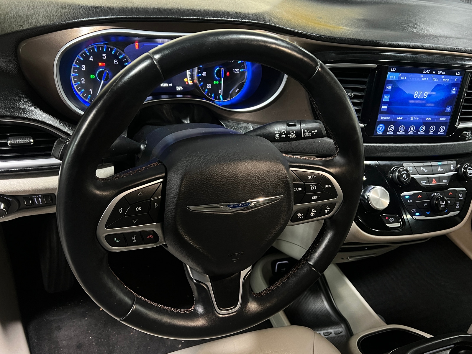 Thumbnail: 2017 Chrysler Pacifica - 4