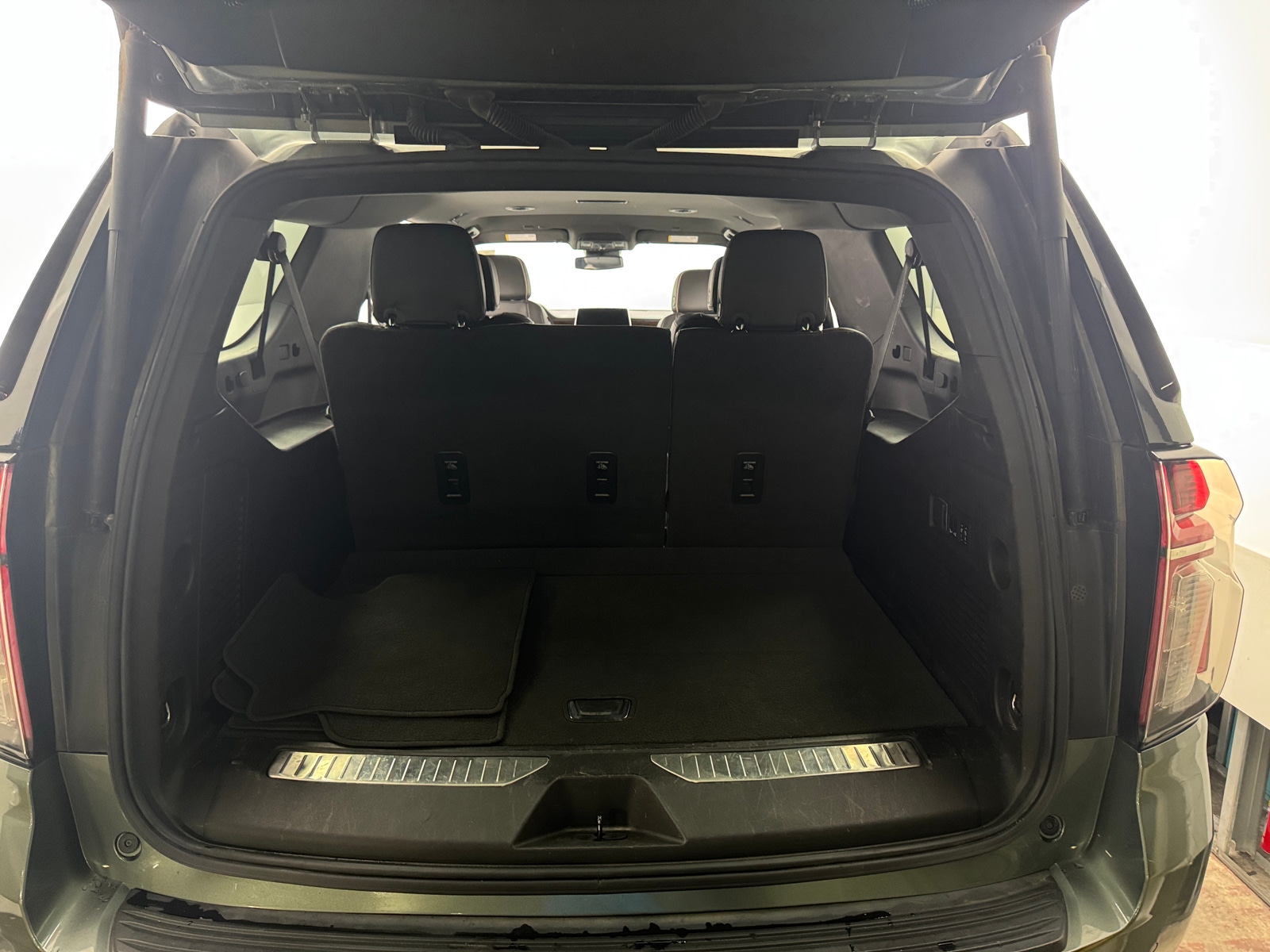 Thumbnail: 2023 Chevrolet Suburban - 6