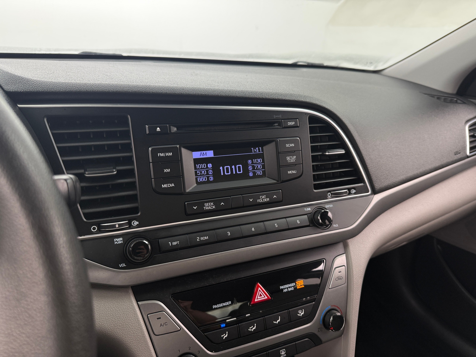 Thumbnail: 2017 Hyundai Elantra - 4