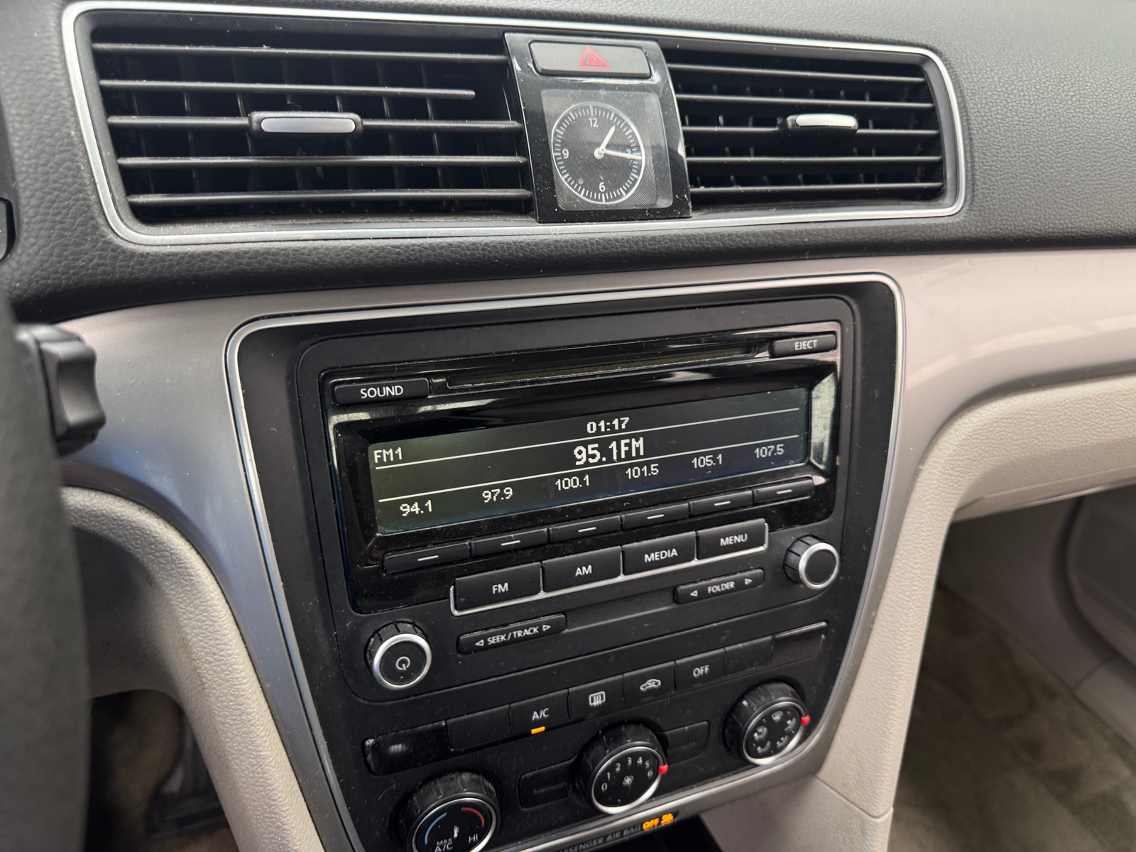 Thumbnail: 2015 Volkswagen Passat - 4