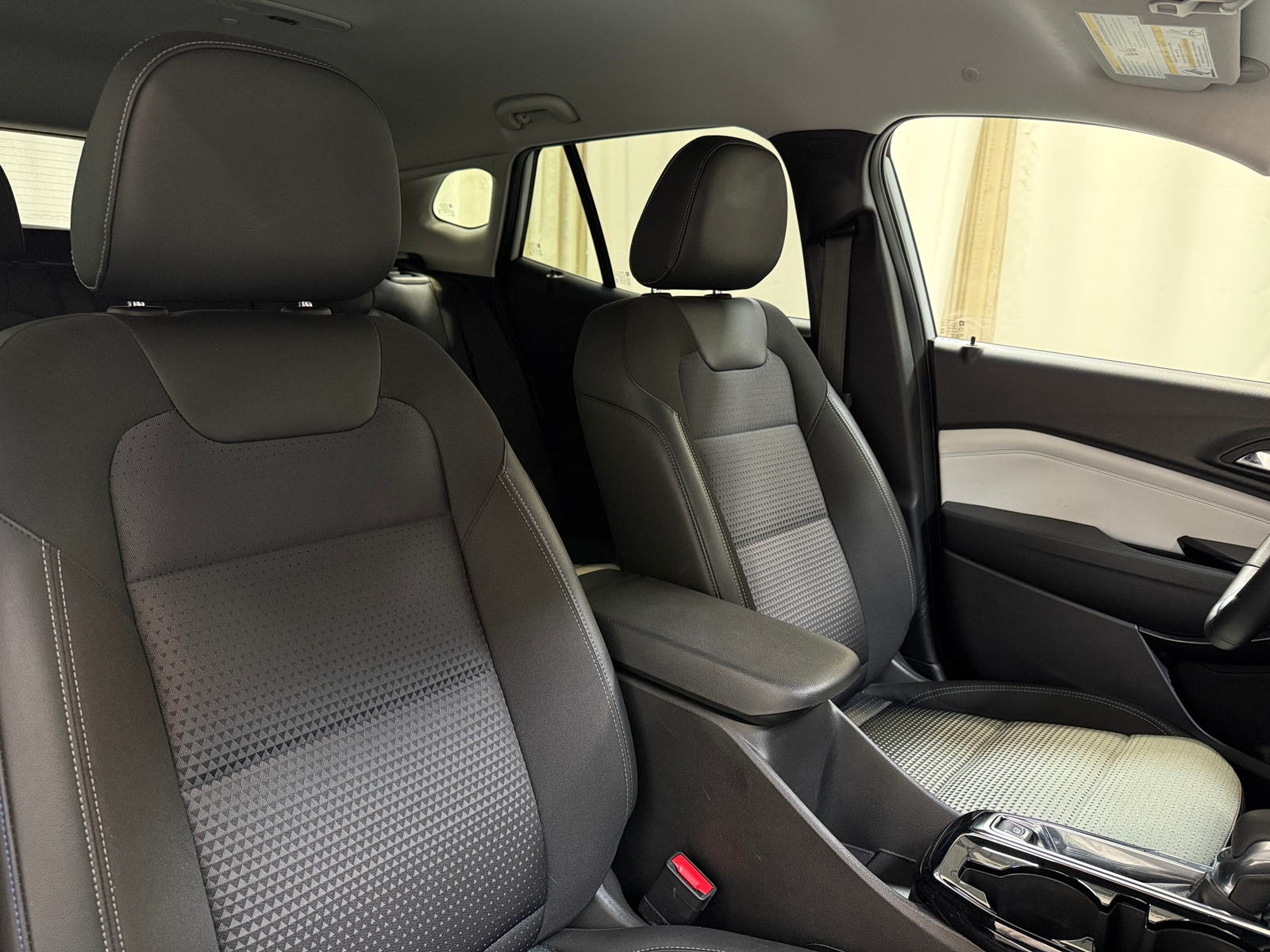 Thumbnail: 2025 Chevrolet Trax - 2