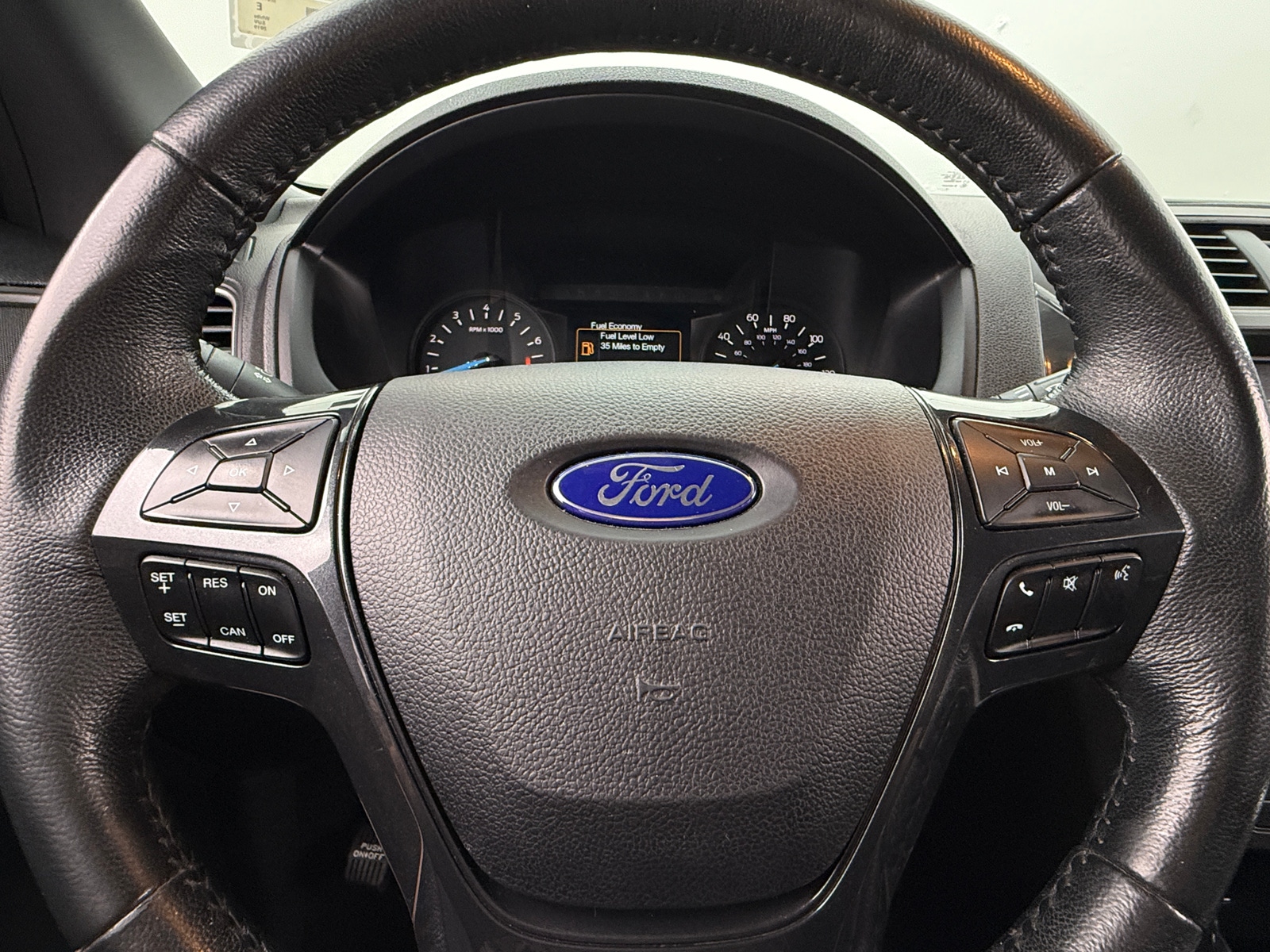 Thumbnail: 2019 Ford Explorer - 5