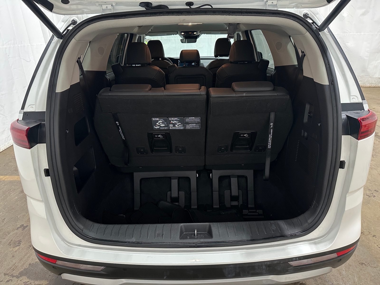 Thumbnail: 2024 Kia Carnival - 6