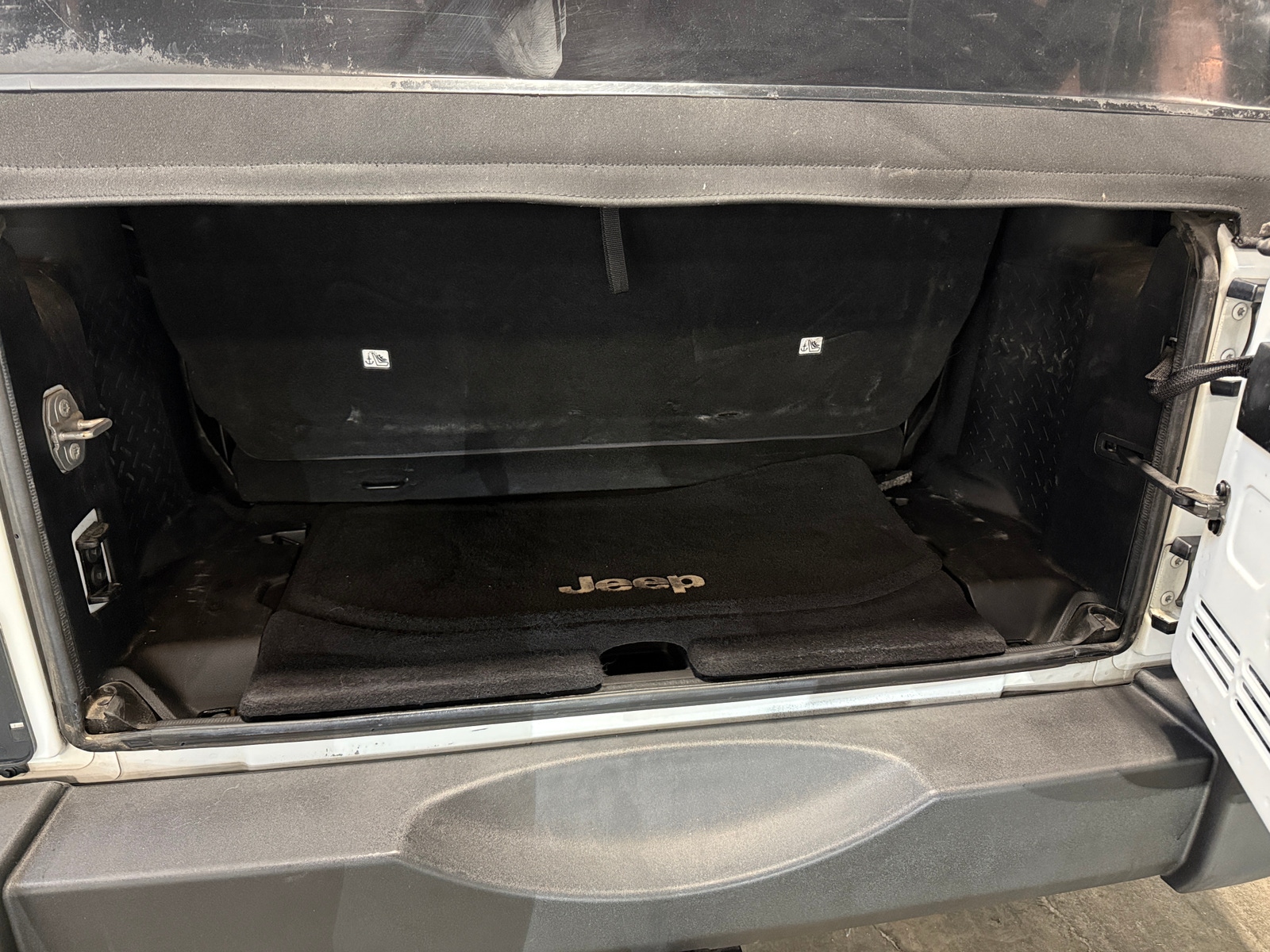 Thumbnail: 2015 Jeep Wrangler - 7