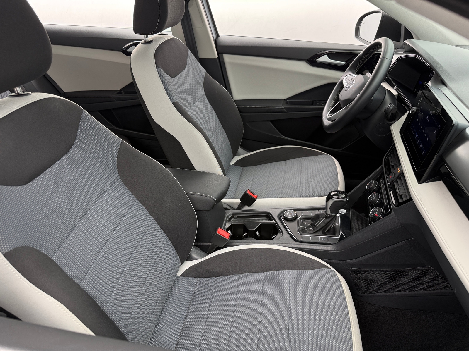 Thumbnail: 2025 Volkswagen Taos - 2