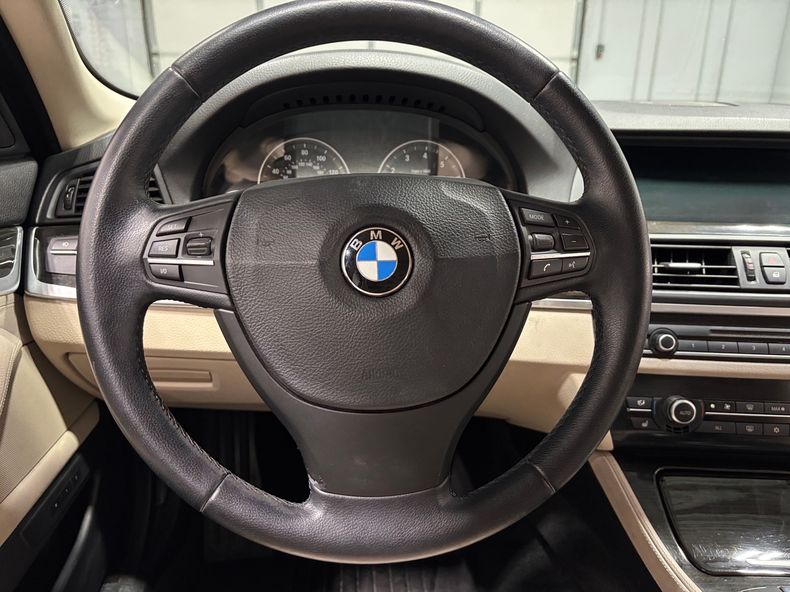 Thumbnail: 2011 BMW 5 Series - 4