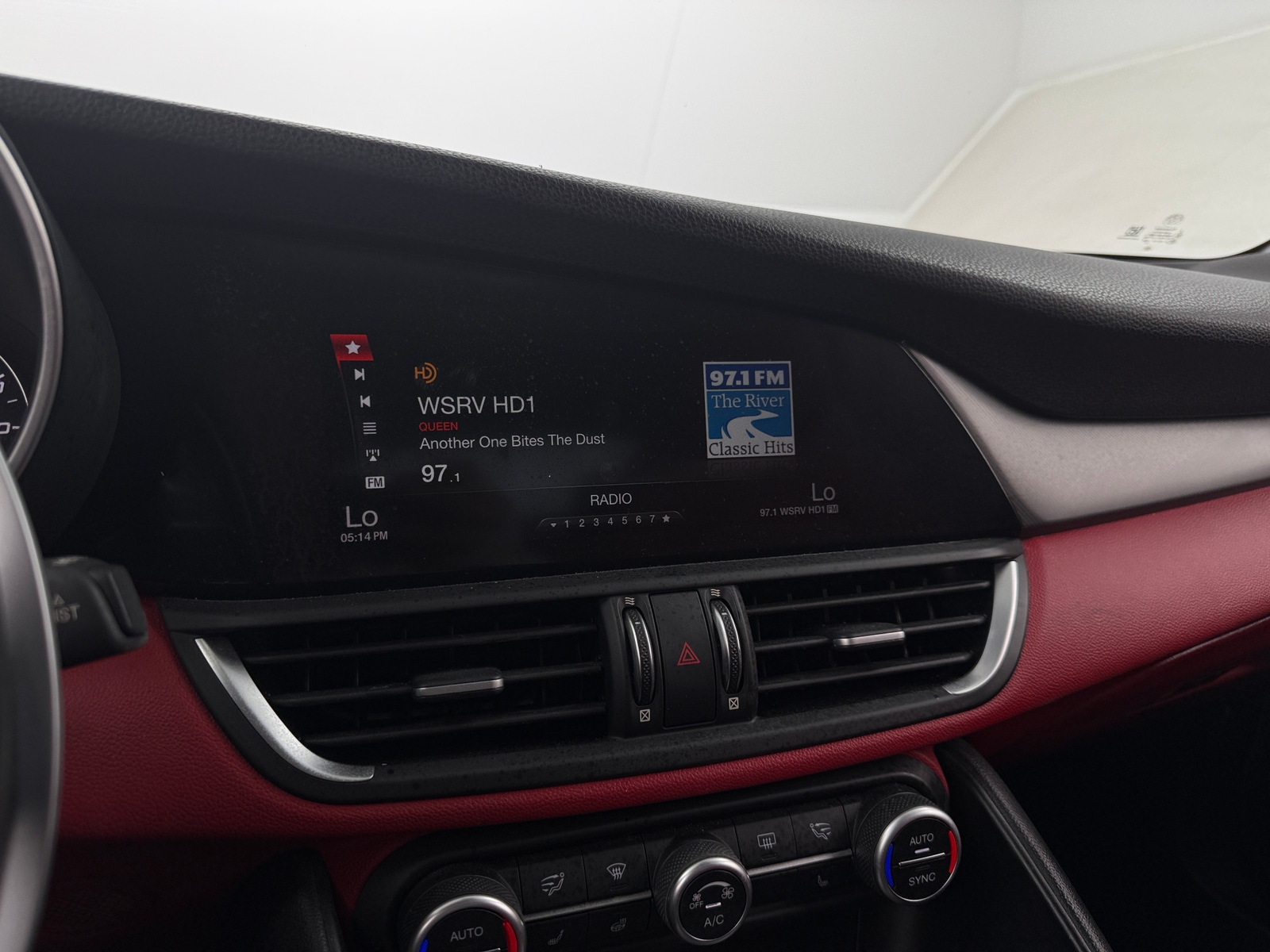 Thumbnail: 2019 Alfa Romeo Giulia - 3