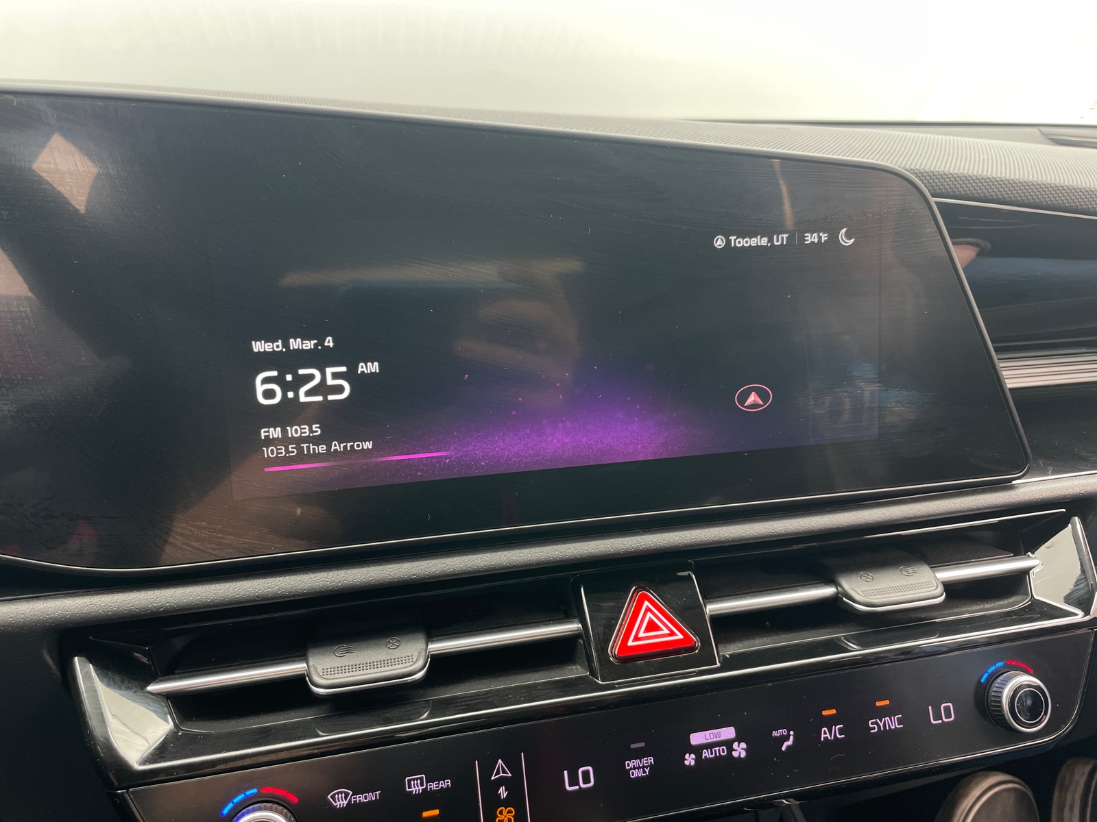 Thumbnail: 2023 Kia Niro - 4