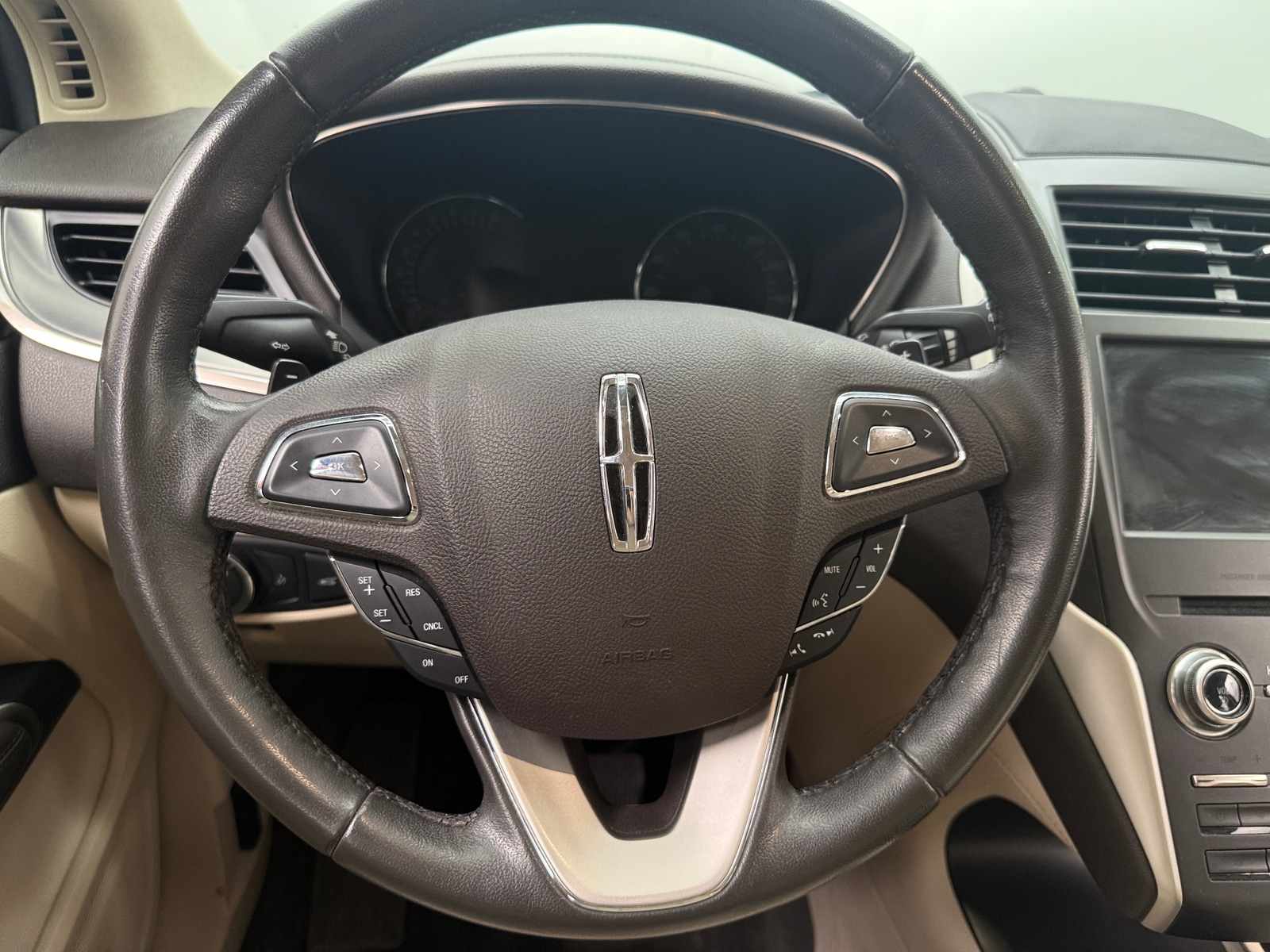 Thumbnail: 2017 Lincoln MKC - 4