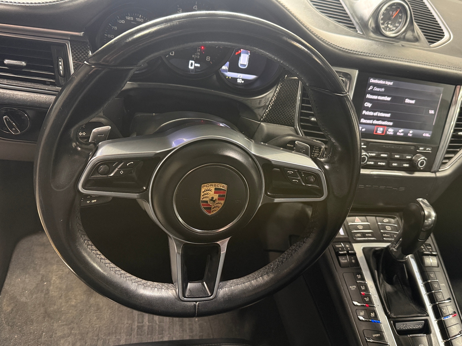 Thumbnail: 2017 Porsche Macan - 4