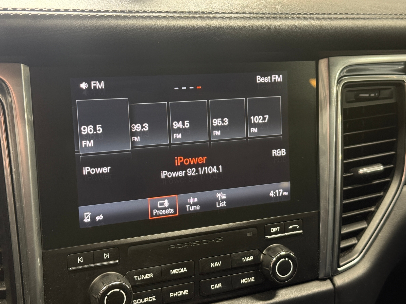 Thumbnail: 2017 Porsche Macan - 3