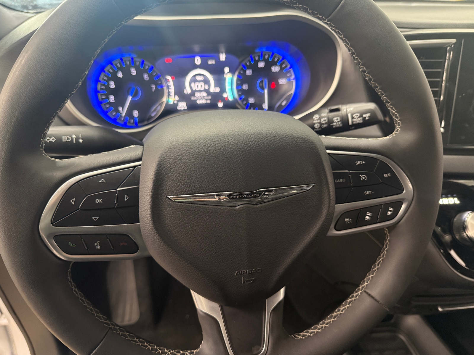 Thumbnail: 2025 Chrysler Pacifica - 4