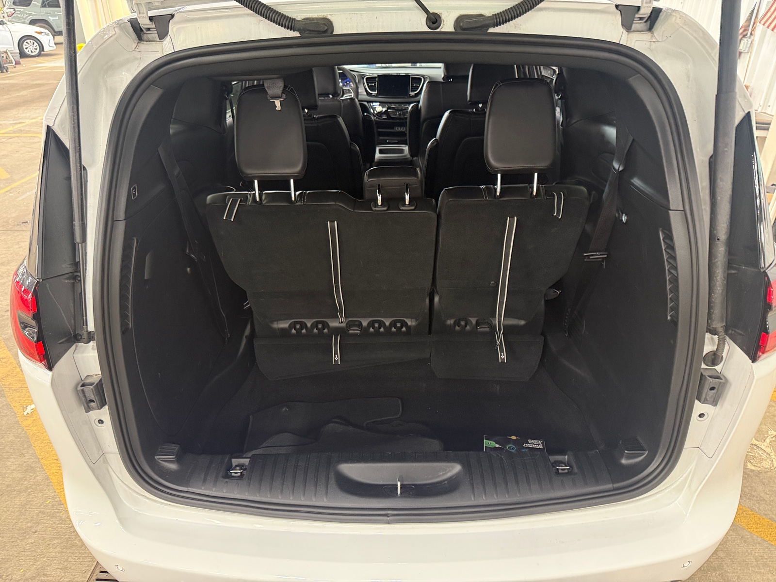 Thumbnail: 2025 Chrysler Pacifica - 6