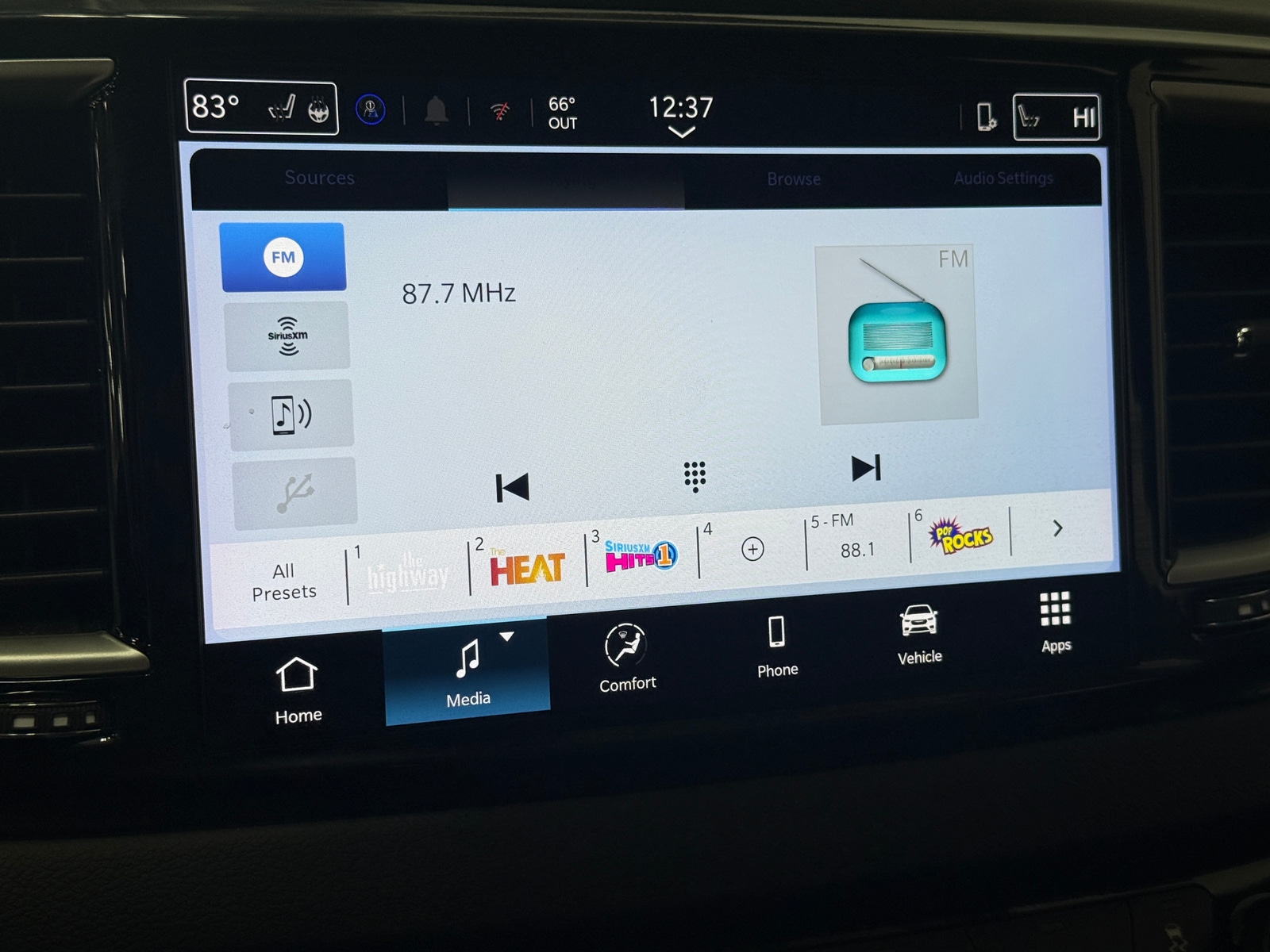 Thumbnail: 2025 Chrysler Pacifica - 3