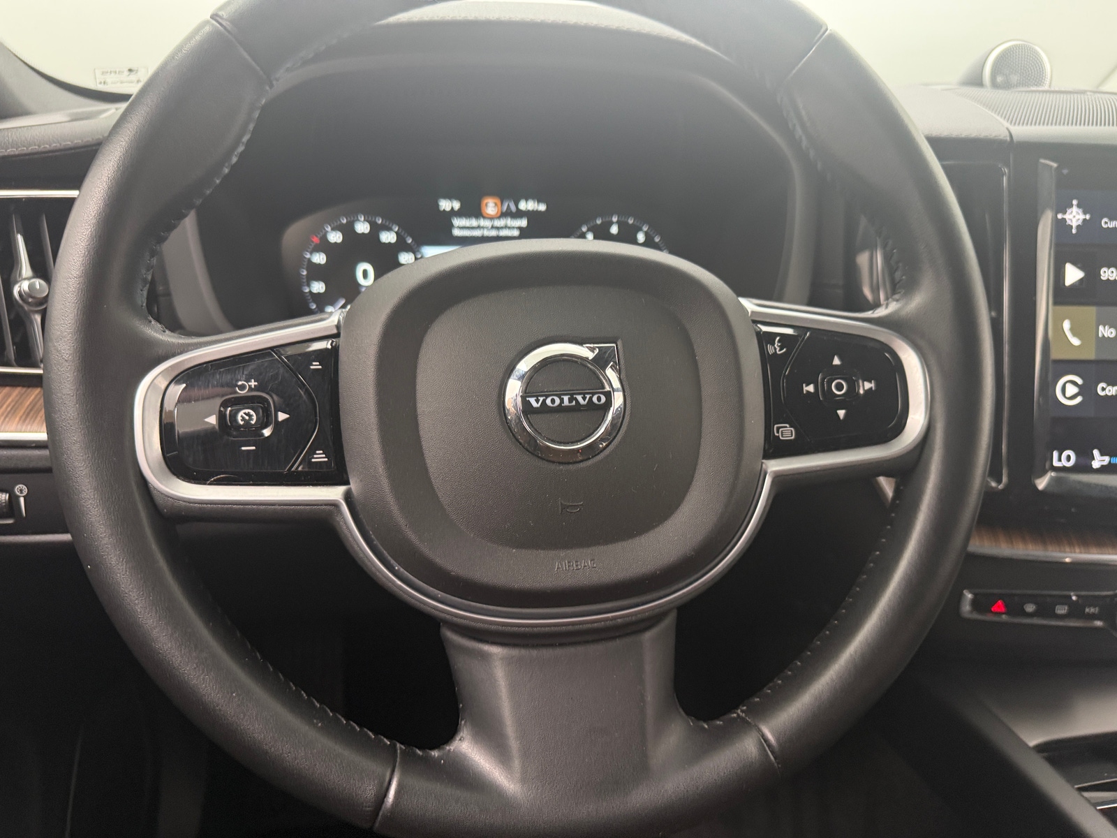 Thumbnail: 2021 Volvo XC60 - 4