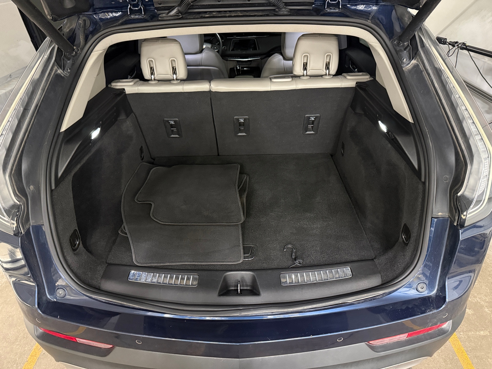 Thumbnail: 2022 Cadillac XT4 - 6