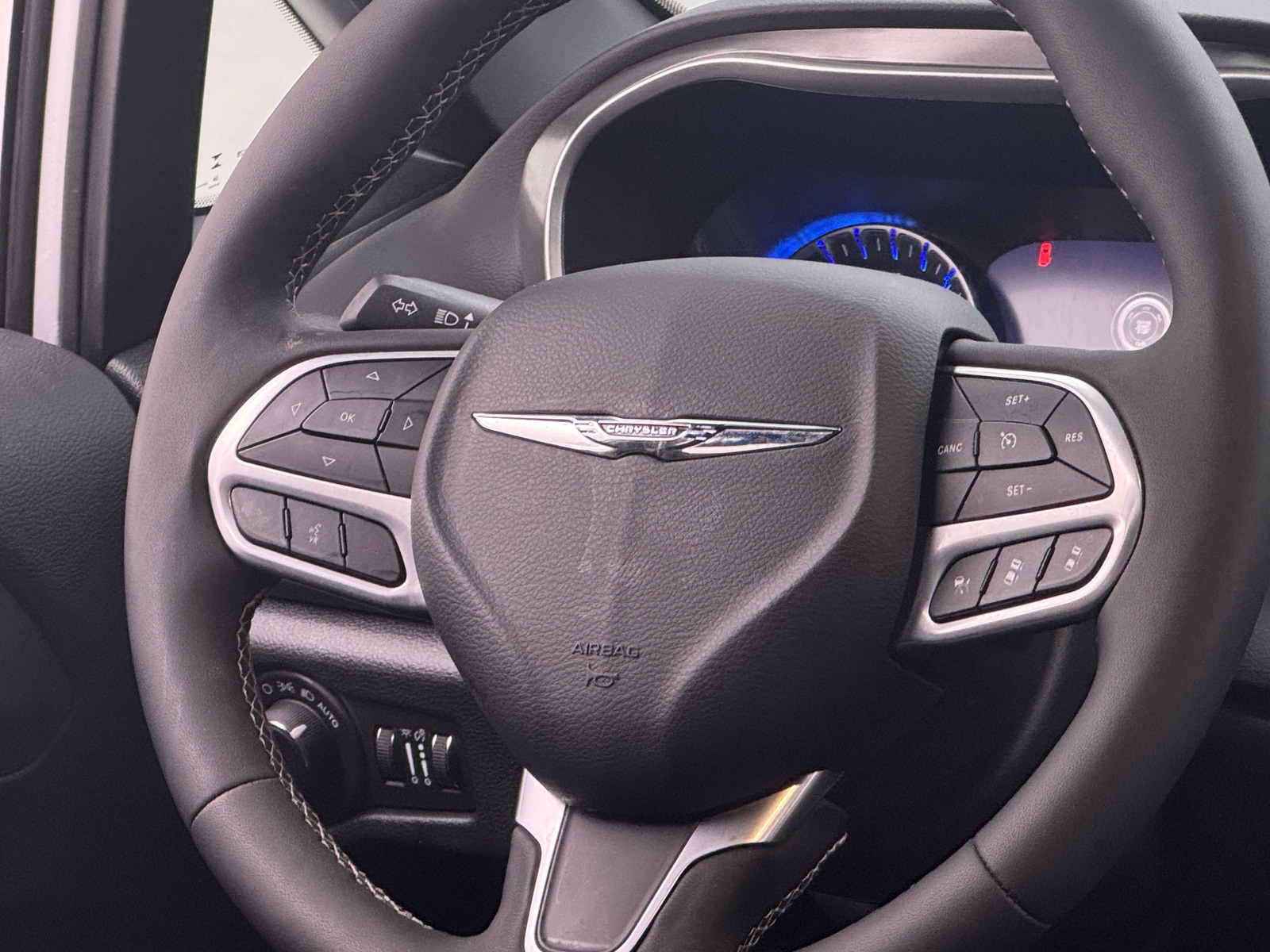 Thumbnail: 2025 Chrysler Pacifica - 4