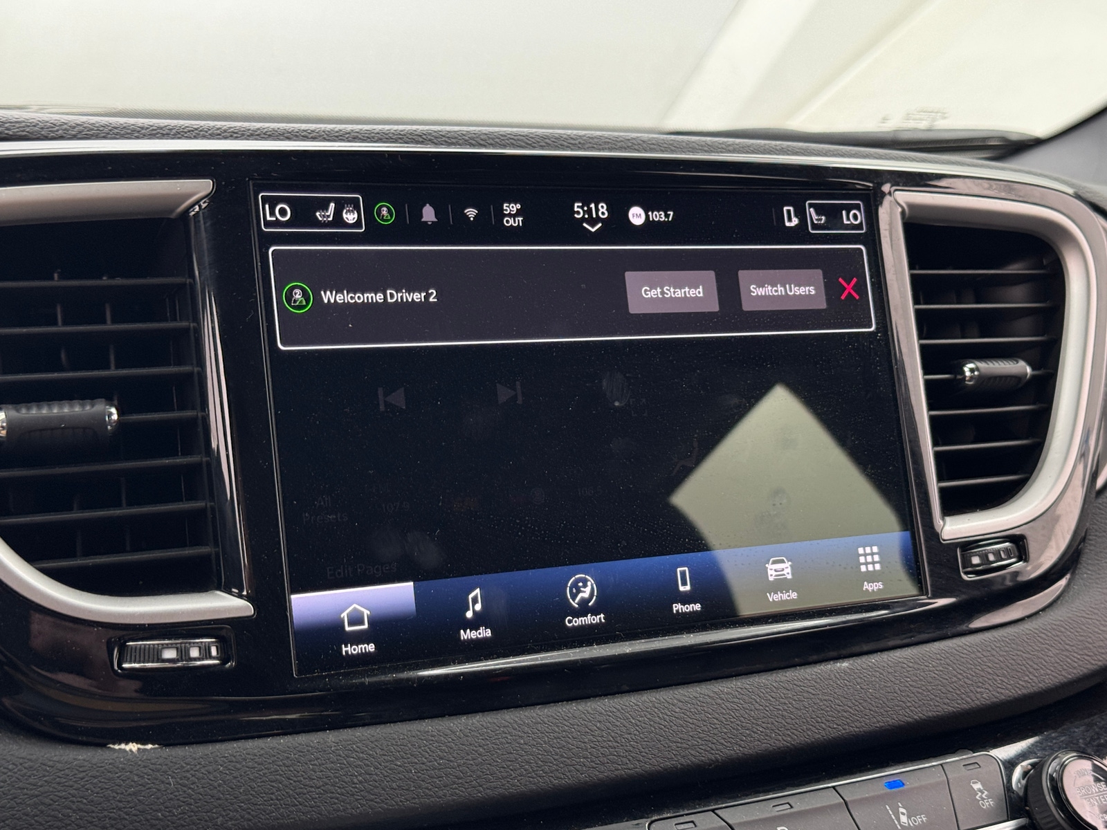 Thumbnail: 2025 Chrysler Pacifica - 3