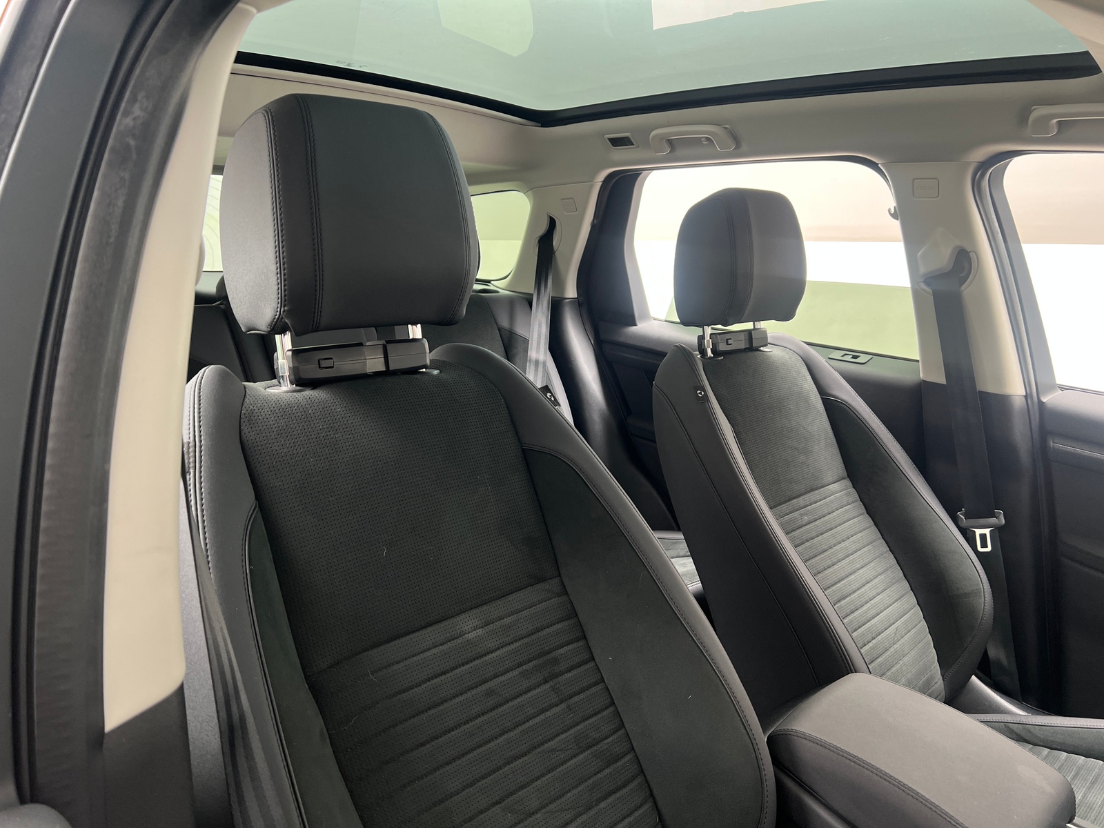 Thumbnail: 2021 Land Rover Discovery Sport - 2