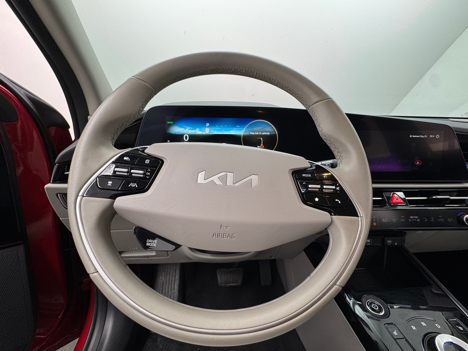 Thumbnail: 2023 Kia Niro - 5