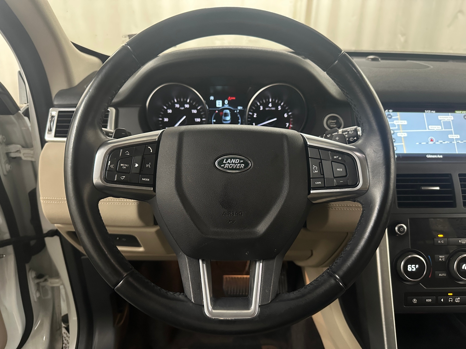 Thumbnail: 2019 Land Rover Discovery Sport - 4