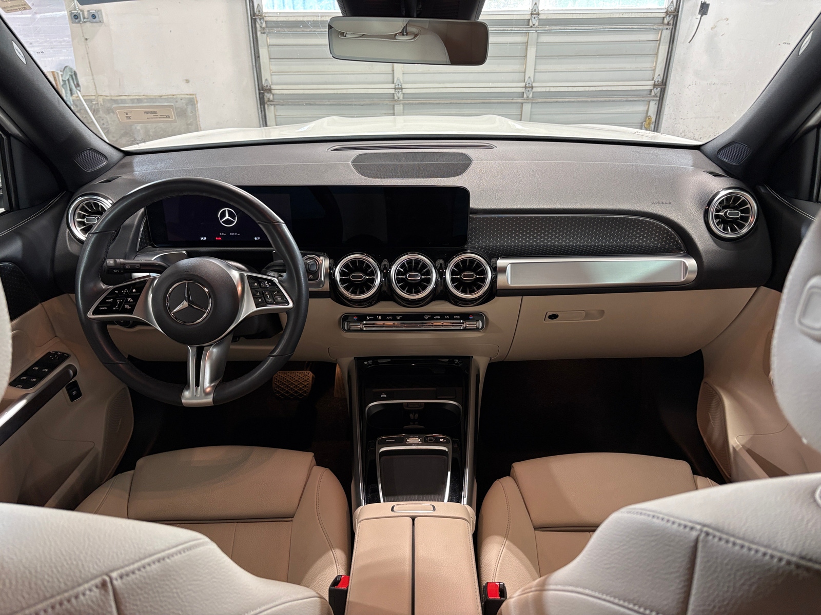 Thumbnail: 2025 Mercedes-Benz GLB - 2