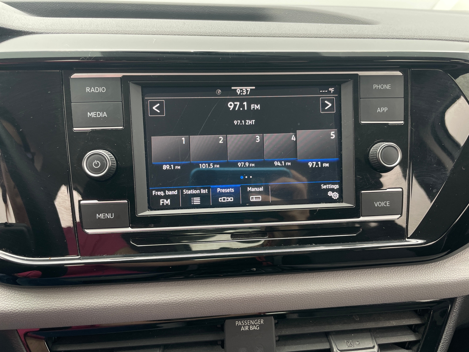 Thumbnail: 2022 Volkswagen Taos - 4