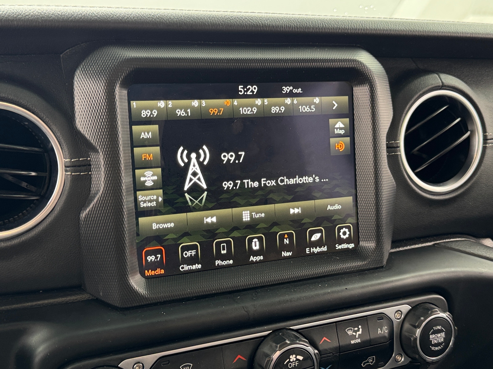 Thumbnail: 2022 Jeep Wrangler - 3