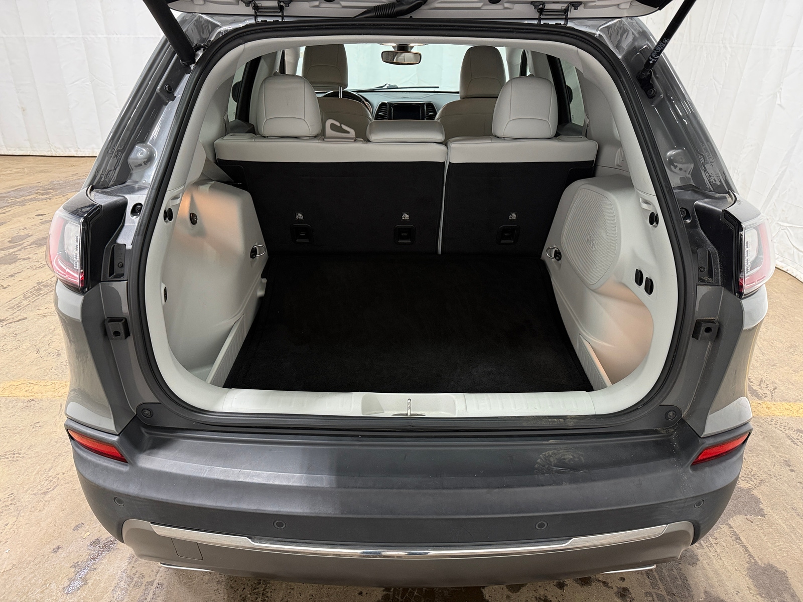 Thumbnail: 2020 Jeep Cherokee - 6